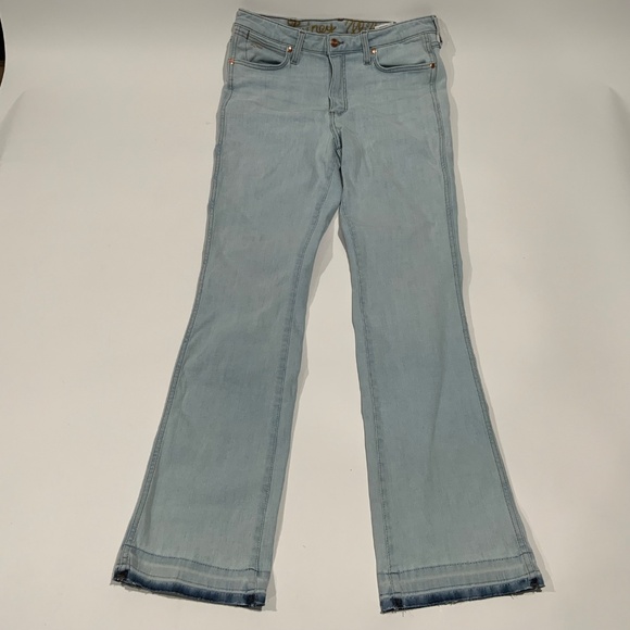 NEW 32X34 Wrangler x Lainey Wilson® Ladies' Boot Hugger Jeans in Bleach - Picture 2 of 11